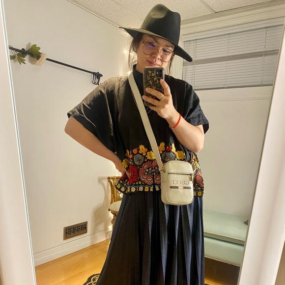 Authentic Gucci Grained Calfskin Logo Messenger Bag - Picture 14 of 15